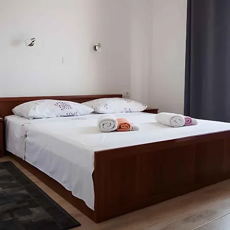 Studio In 45756 Apartment